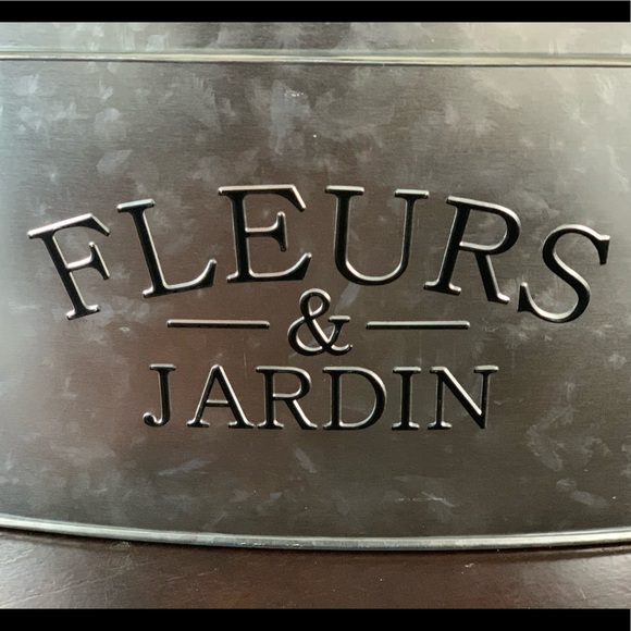 2 Farmhouse Planters💥 - Picture 6 of 7